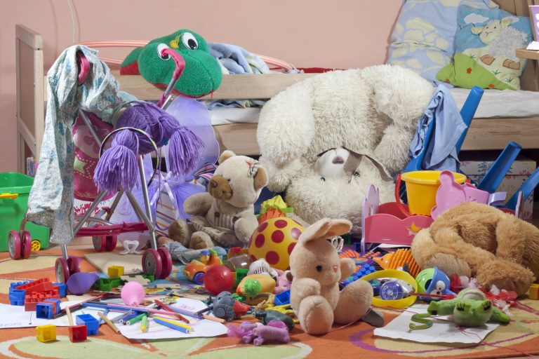 OPVOEDEN IN CORONA-TIJDEN 🦠. Dag 9: Organiseer een opruimkwartiertje. In je huis én in je hoofd.