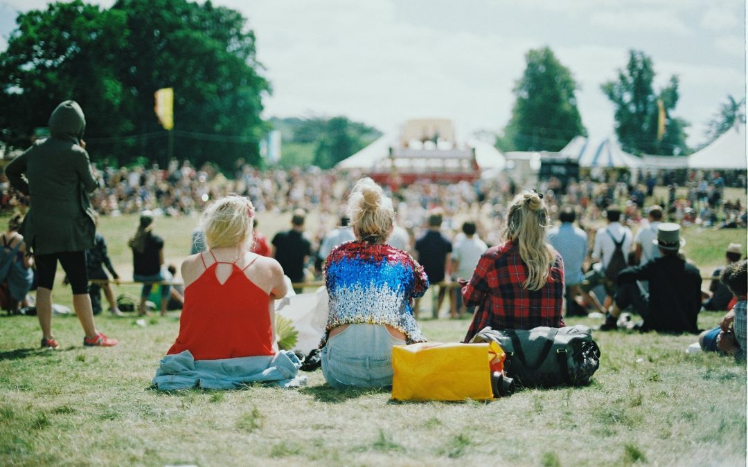 GEEN TOMORROWLAND VOOR DIE VAN ONS! Hoe je als ouder kan omgaan met al die gevaarlijke verlokkingen op festivals en andere feestjes.