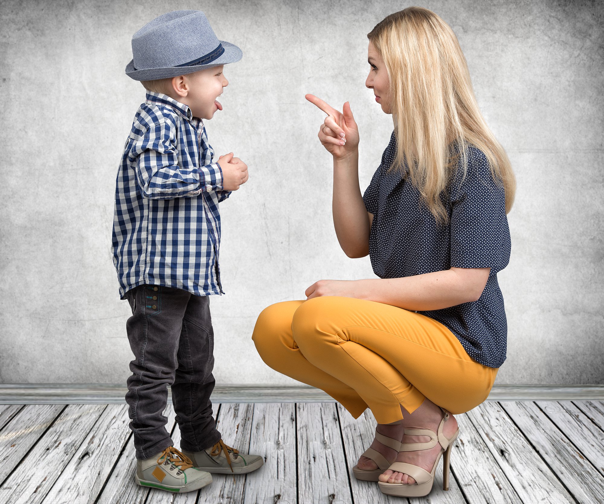 KINDEREN 'LEREN' NIET VAN STRAFFEN. MAAR WAT DOE JE DAN WEL OM JE KLEINE HOOLIGAN AF TE GRENZEN? cover