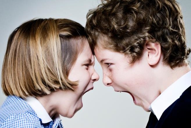 OPVOEDEN IN CORONA-TIJDEN🦠. DAG 10: 5 DINGEN DIE JE BETER NIET DOET WANNEER JE KINDEREN RUZIE MAKEN.