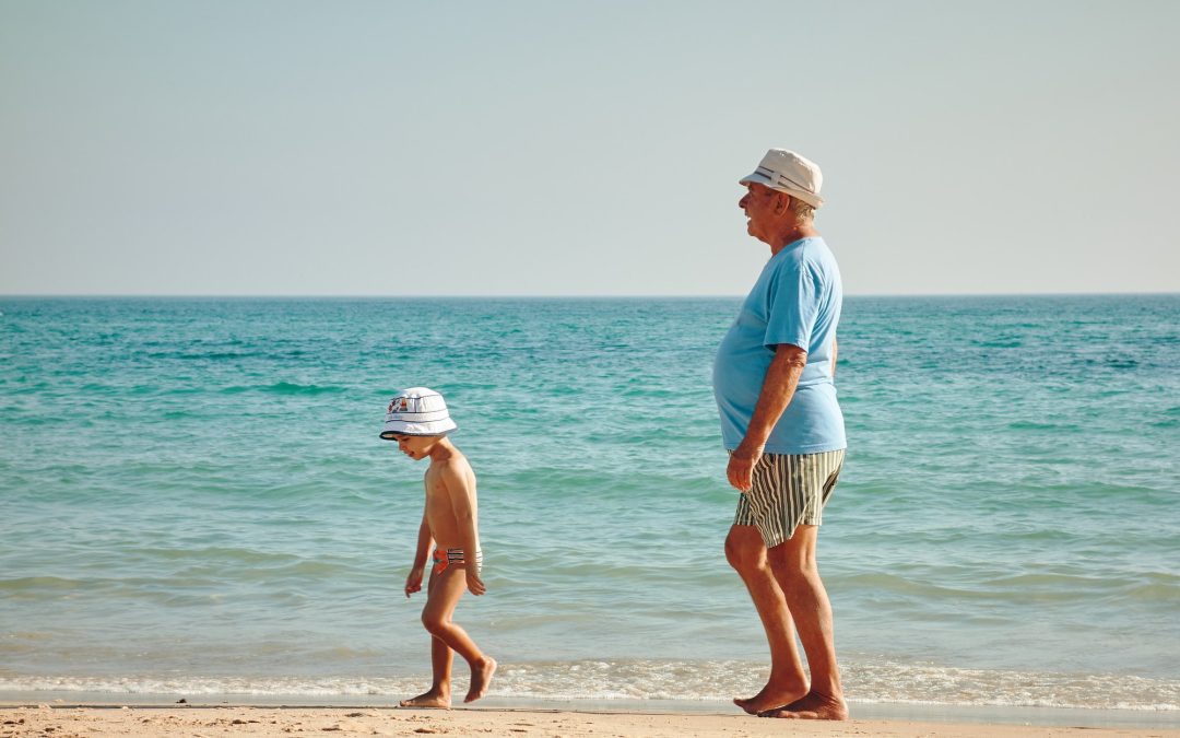 OMA EN OPA ALS OPPAS: 4 redenen waarom dit voor je kind écht een zaligheid is en het jou af en toe stress bezorgt.